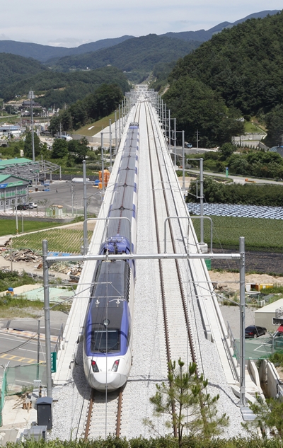 철도시설공단이 LTE-R을 활용해 철도안전관리시스템 구축을 추진한다.
