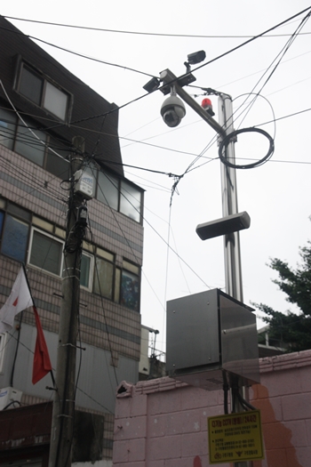 전자발찌를 훼손해 도주할 경우 위치추적시스템과 CCTV가 함께 가동된다.