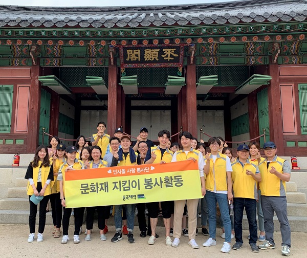 '인사돌 사랑봉사단'이 지난달 7월 경복궁에서 환경정화 봉사활동을 진행했다.