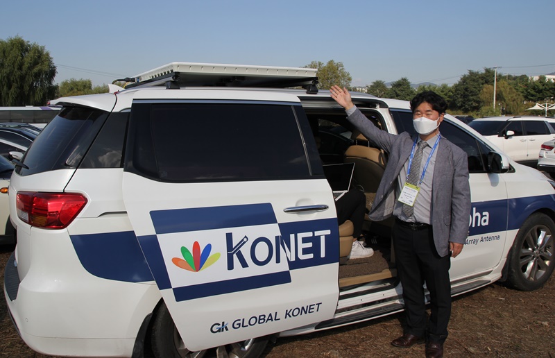 글로벌코넷은 데모용 차량을 운영하면서 디지털 위상배열 안테나의 구성과 실제 장비에 대해 시연하는 시간을 가졌다.