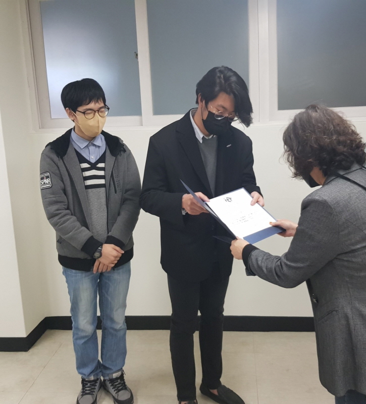 ICT폴리텍대학 정보통신학과 재학 중인 석민기 외 6명 학생이  한국실천공학교육학회가 개최한 2021년 종합학술발표대회에서 장려상을 수상했다. [사진=ICT폴리텍대학]