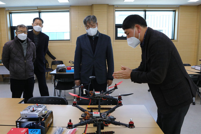 한국농수산대학이 드론 및 로봇 실습 교육을 위한 교육관을 개관했다. [사진=한농대]