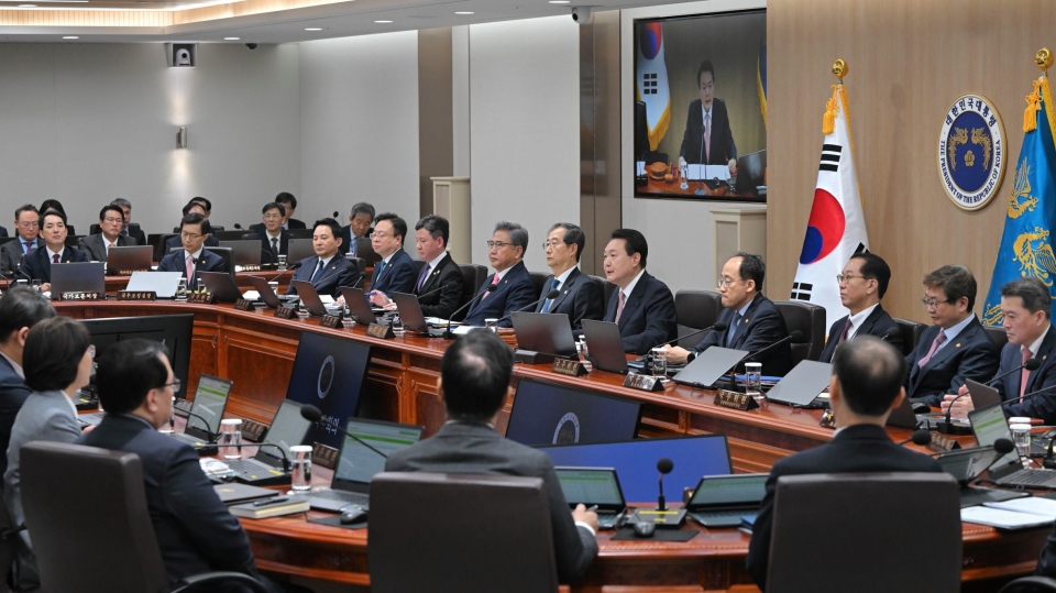21일 서울 용산 대통령실에서 제12회 국무회의가 열렸다. 이날 중기부는 소상공인 지원 기본계획을 발표했다. [사진=대통령실]