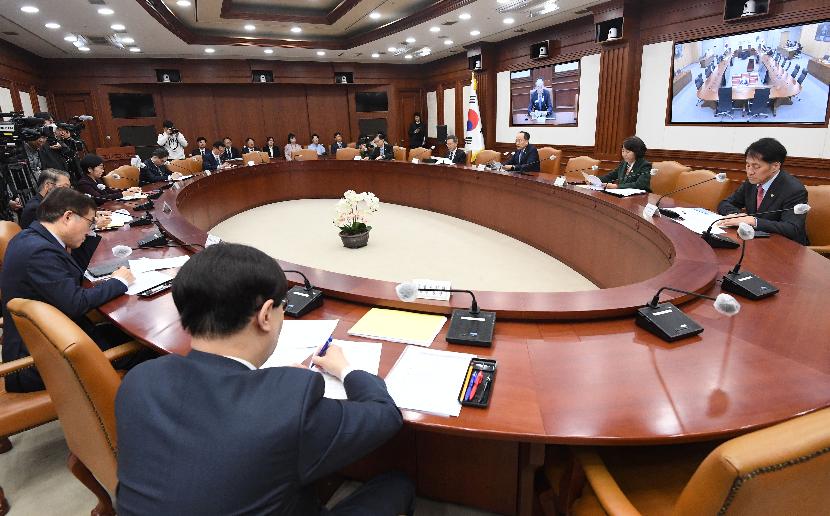 6일 서울 종로구 정부서울청사에서 비상경제장관회의 겸 수출투자대책회의가 열렸다. [사진=기획재정부]