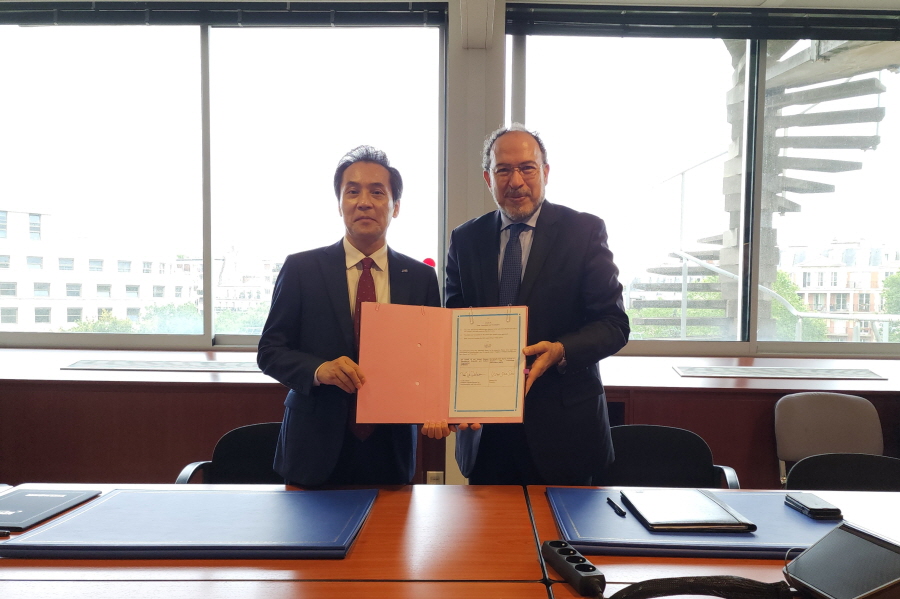한국과학기술정보연구원과 유네스코가 3일 오픈사이언스 구제협력 등을 위한 양해각서를 체결했다. [사진=KISTI]