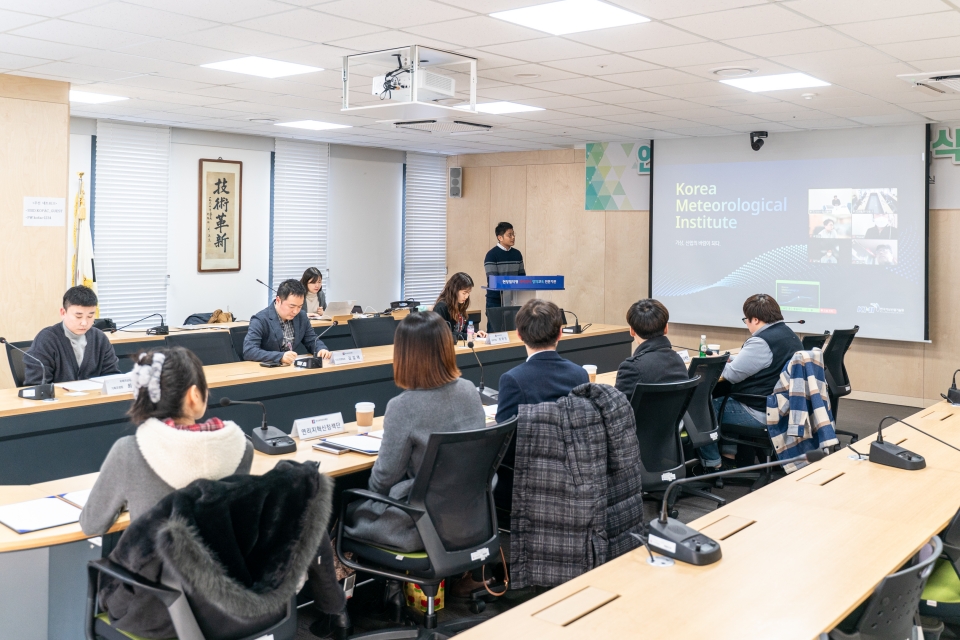 한국과학창의재단에서 연리지혁신정책단 회의가 진행되고 있다.