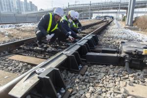 철도연, 철도분기기 텅레일 손상 막는 가드레일 기술이전·상용화 성공