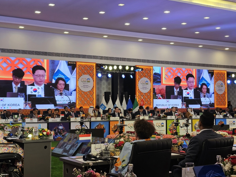 홍진배 G20 디지털경제장관회의 수석대표가 정책연설을 하고 있다. [사진=과기정통부]