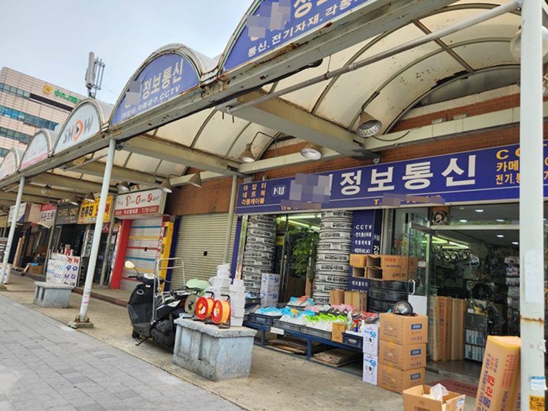 하반기 통신전기분야 자재값이 상반기 대비 약 0.67% 올랐다. 사진은 서울 용산 통신자재 상가 모습.