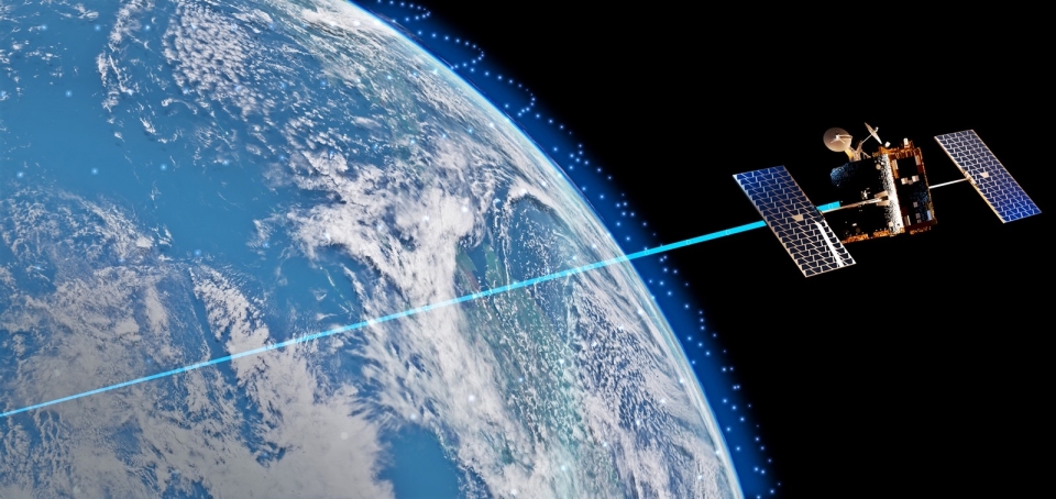 한화시스템이 개발에 착수한 ‘상용 저궤도위성기반 통신체계’에 활용될 원웹의 저궤도 통신위성 이미지