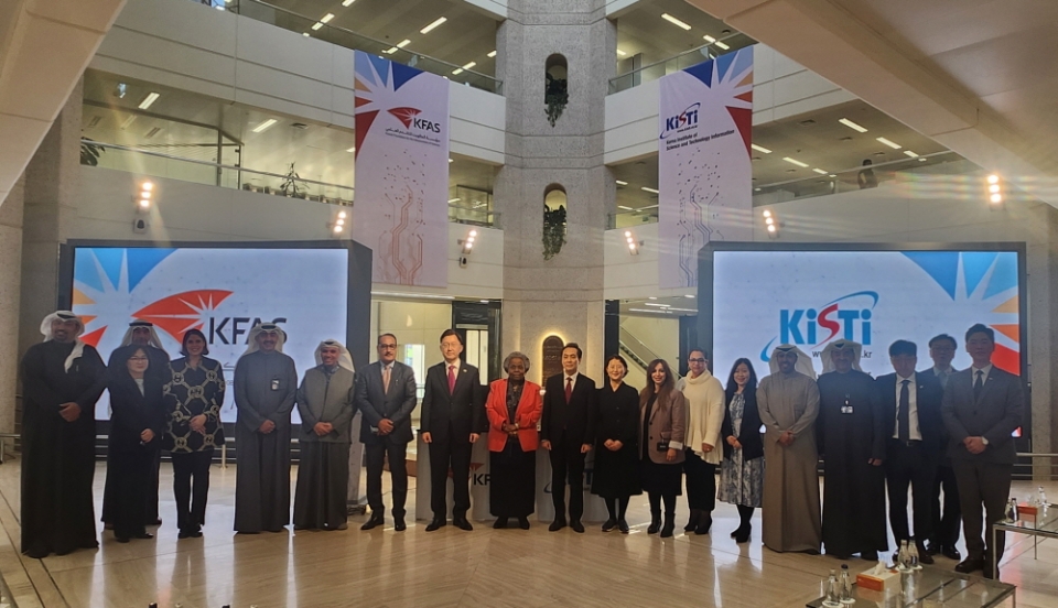 5일 쿠웨이트과학진흥재단(KFAS)에서 KISTI-KFAS 간 MOU를 체결했다. [사진=KISTI]5일 쿠웨이트과학기술대학교(KCST)에서 KISTI-KCST 간 MOU를 체결했다. [사진=KISTI]