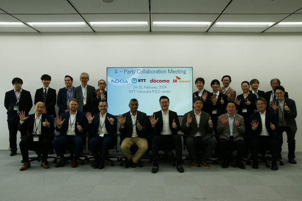 사진은 4개사 기술 관계자들이 지난 15일 일본 요코스카시 NTT R&D센터에서 진행된 기술 협력 회의에 참석한 모습